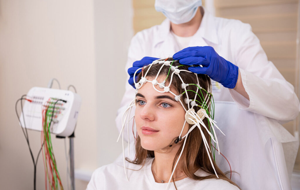 نوار مغزی یا الکتروانسفالوگرافی یا EEG